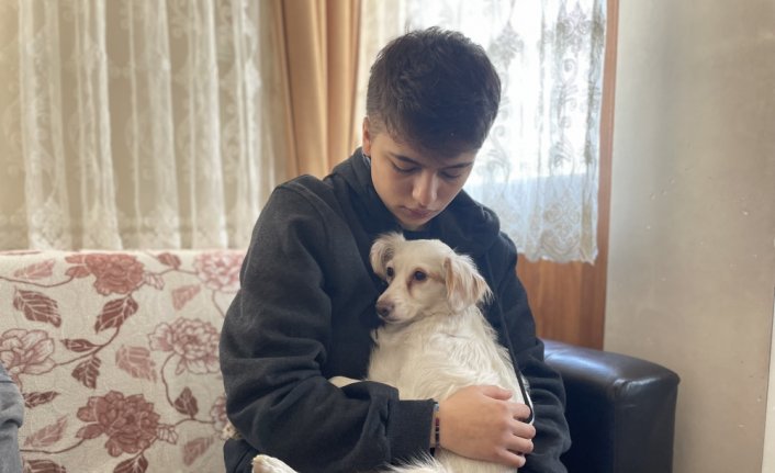 Hatay'da genç kız ailesini enkaz altında kalmaktan kurtardı