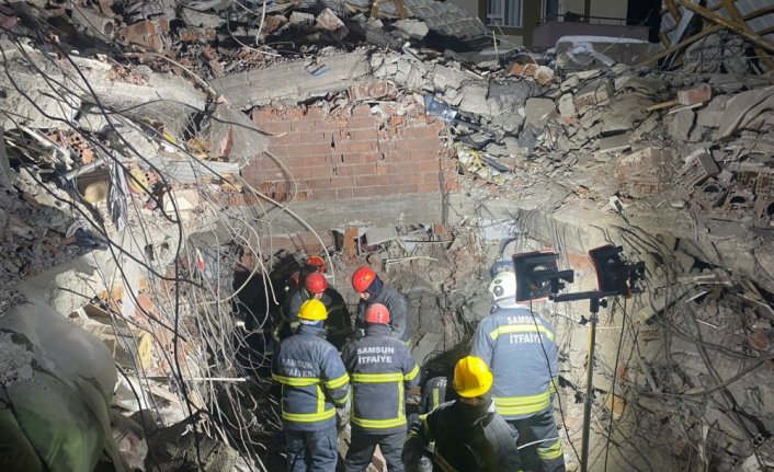 Kahramanmaraş'ta 70 saat sonra enkazdan baba ve iki oğlu kurtarıldı