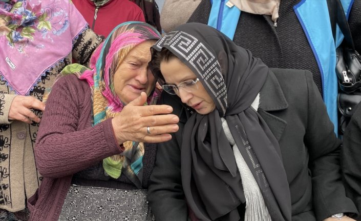 Kahramanmaraş'ta depremde hayatını kaybeden 5 kişilik aile Bartın'da defnedildi