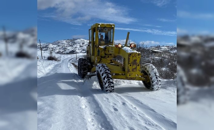 Karabük'te 21 köy yolunda kar nedeniyle ulaşım sağlanamıyor
