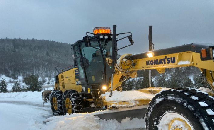 Karabük'te 7 köy yolunda kar nedeniyle ulaşım sağlanamıyor