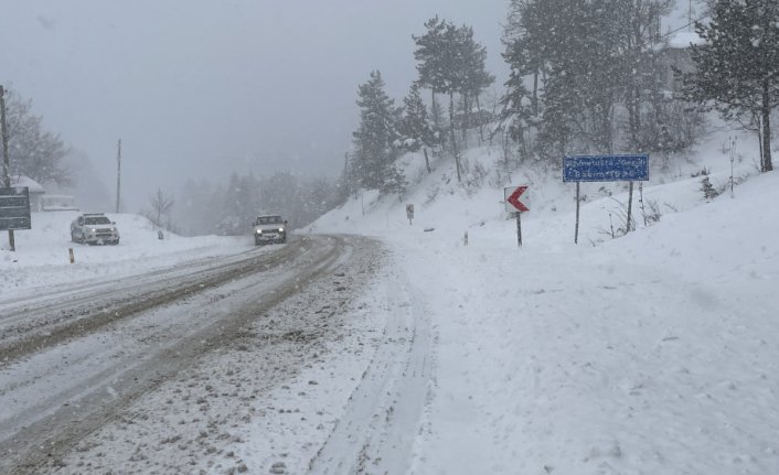 Karabük'te kar yağışı etkili oluyor