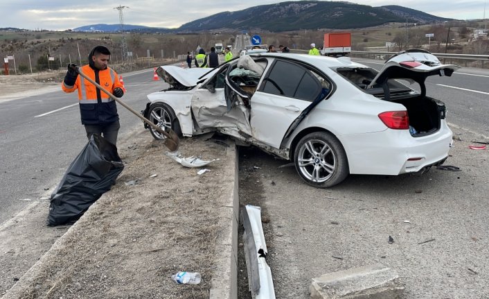 Karabük'te otomobille çarpışan hafif ticari aracın sürücüsü öldü