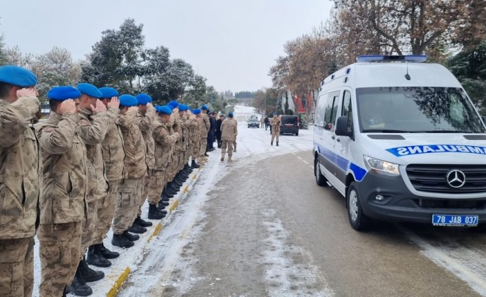 Karabük'ten deprem bölgesine 1659 Mehmetçik sevk edildi