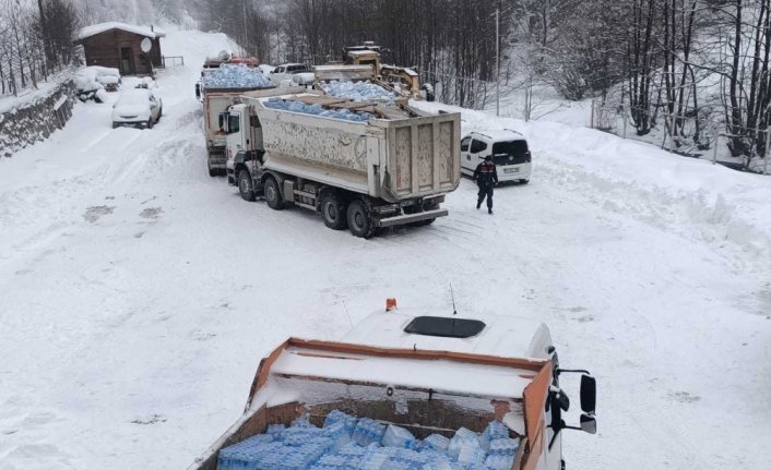 Karadeniz illerinden ekiplerin deprem bölgesine sevki sürüyor