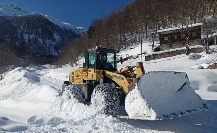 Karadeniz'de 4 ilde 343 yerleşim yerine ulaşım sağlanamıyor