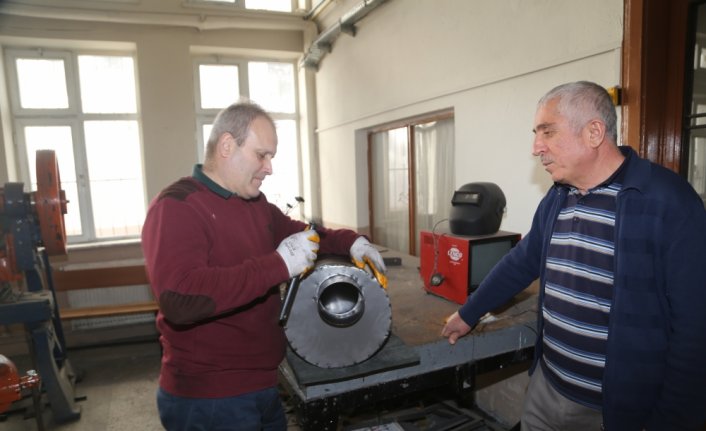 Kastamonu'da meslek liseliler depremzedeler için soba üretiyor