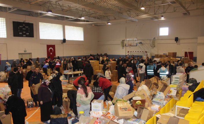 Kastamonu'da toplanan yardım malzemeleri deprem bölgesine gönderildi