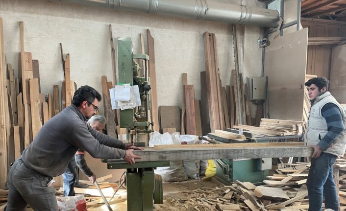 Kastamonulu mobilyacılar deprem bölgesi için seyyar tuvalet üretiyor