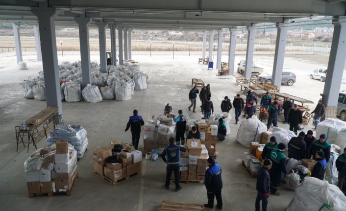Osmancık'tan deprem bölgesine yardımlar sürüyor