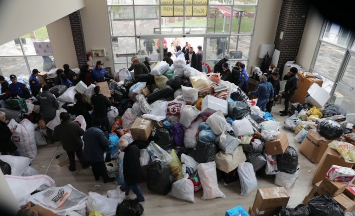 Samsun ilçelerinden afet bölgelerine yardım sürüyor
