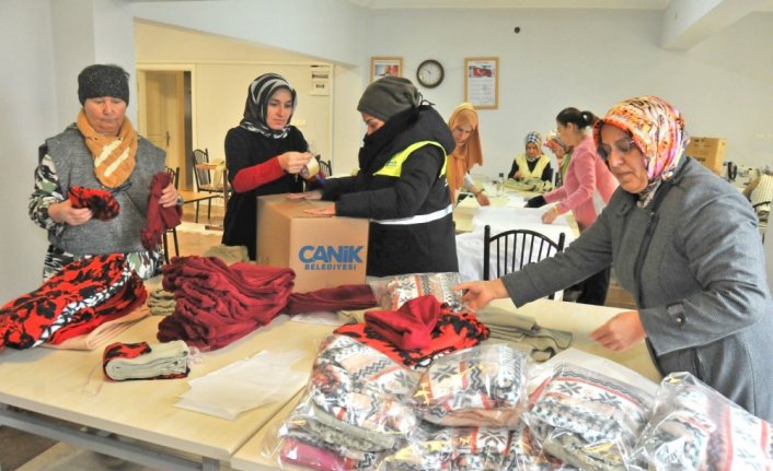 Samsun ve Tokat'ta kadınlar depremzedeler için mesai yapıyor
