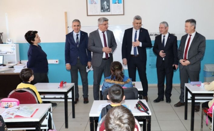 Samsun'da dersbaşı yapan depremzede öğrencilere moral ziyareti