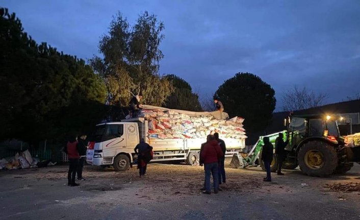 Samsun'dan depremzedelere yardım seferberliği sürüyor