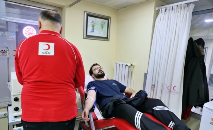 Samsunlular depremzedeler için Kızılay'a kan bağışında bulundu