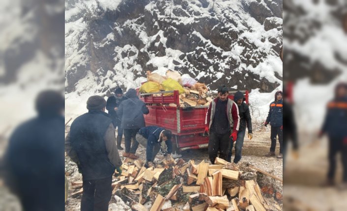 Sel afetinin yaşandığı Dereli'de depremzedeler için odun seferberliği başlatıldı