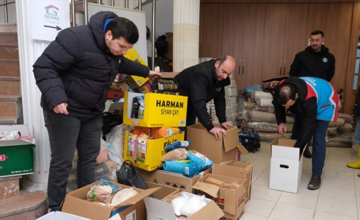 Sel felaketini yaşayan Bozkurt'tan depremzedelere yardım