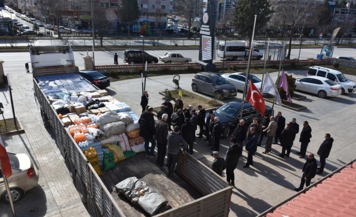 Sinop’ta çiftçiler deprem bölgesine bir tır yardım malzemesi gönderdi