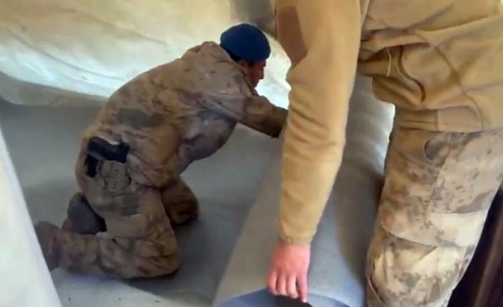 Sinop'ta üretilen şilteler deprem bölgesindeki çadırlara yerleştiriliyor