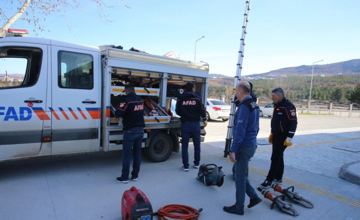 Tokat AFAD ekipleri 6 saat çalışarak 4 kardeşi enkazdan kurtardı