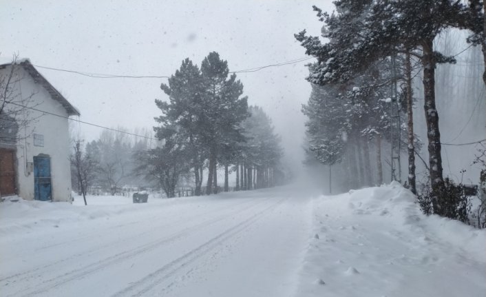 Tokat'ın yüksek kesimlerinde kar yağışı etkili oluyor