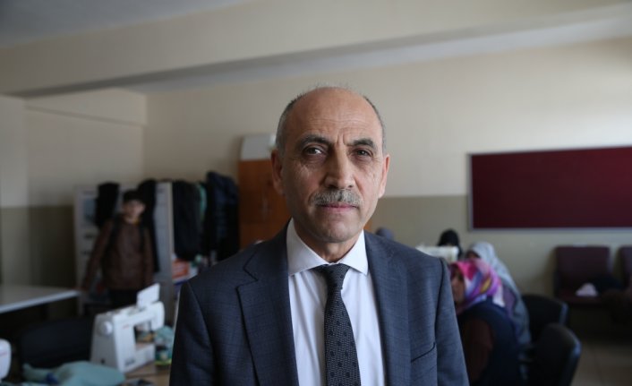 Tokat'ta üretilen atkı, bere ve eşofmanlar depremzedelere ulaştırılıyor