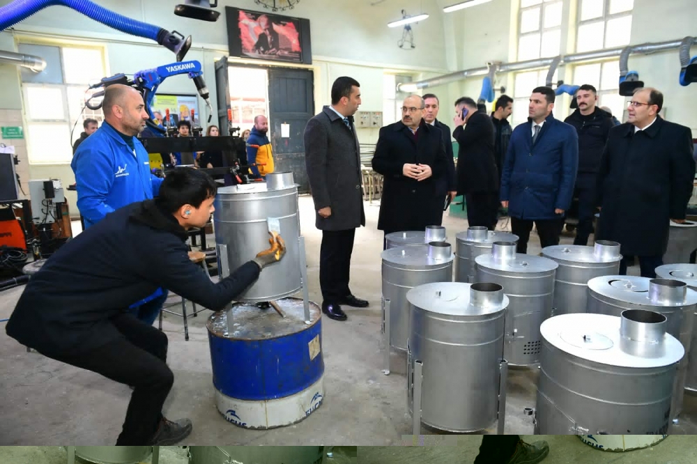 Trabzon Valisi Ustaoğlu kente gelen depremzedeleri ziyaret etti