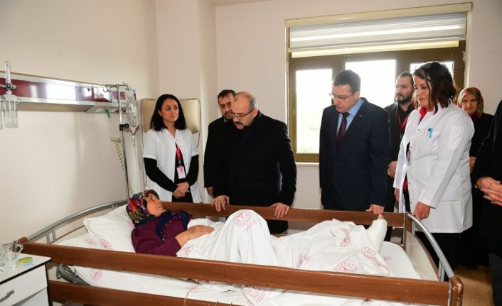 Trabzon'a gelen depremzede kadın tedavi altına alındı