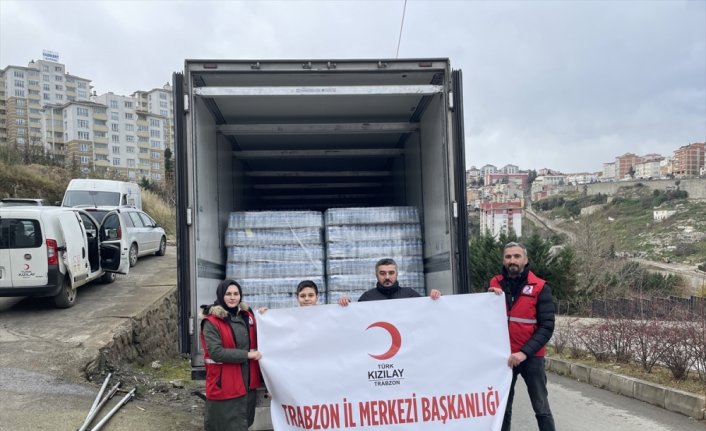 Türk Kızılay, Trabzon'dan deprem bölgesine 3 tır gıda ve su gönderildi