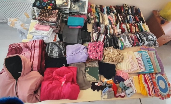 Yağlıdere ilçesinde kursiyerlerce depremzedeler için yardım malzemeleri hazırlıyor