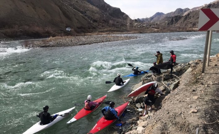 Yusufeli'nde 50 sporcu, Akarsu Slalom Türkiye Şampiyonası'na hazırlanıyor