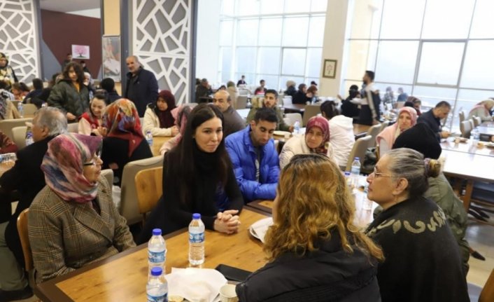 AK Partili Karaaslan, Samsun'da bulunan depremzedelerle bir araya geldi