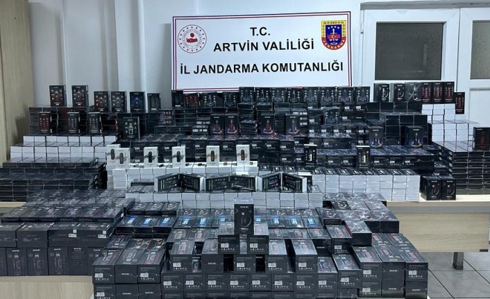Artvin'de 2 bin 325 gümrük kaçağı elektronik sigara ele geçirildi