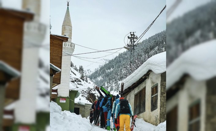 Artvin'de çığ düşmesi sonucu 2 kişi öldü, 7 kişi yaralandı