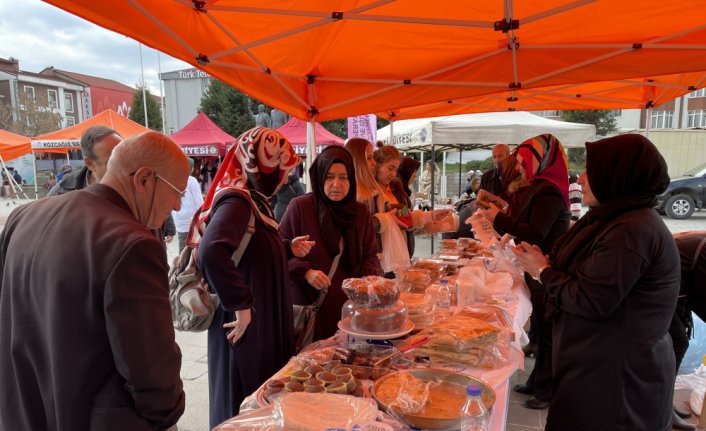 Bartın'da kadın kooperatifleri depremzedeler için kermes düzenledi