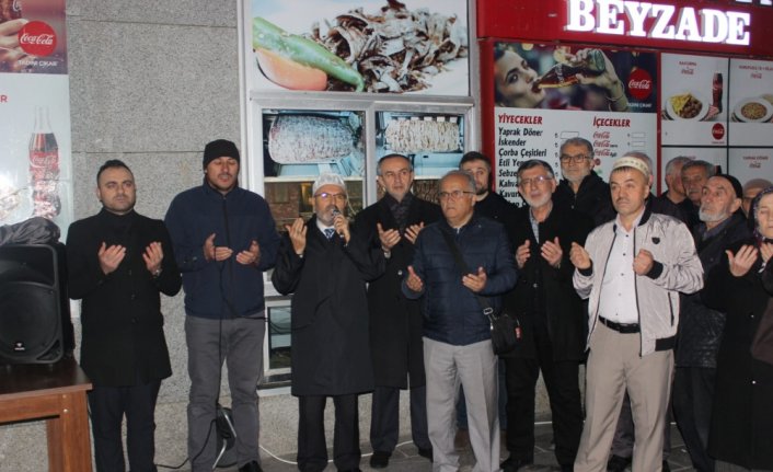 Bolu'dan kutsal topraklara giden umre kafilesi uğurlandı