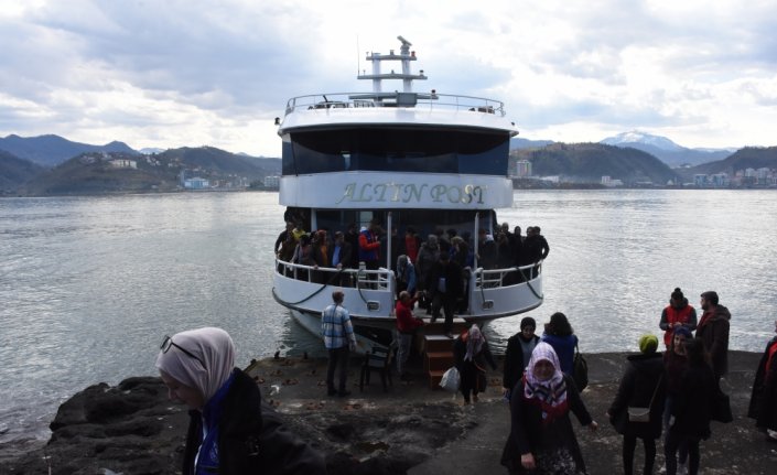 Depremzede aileler Giresun Adası'nı gezdi