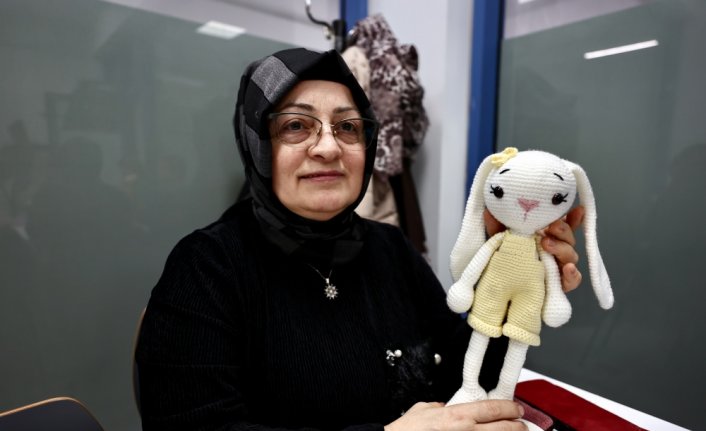 Düzce'de kadınların ördüğü oyuncaklar depremzede çocuklara ulaştırılıyor