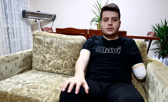 Hatay'da depremde ailesini kaybeden Alperen, amcasına emanet