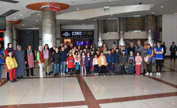 Karabük'te depremzede çocuklar için sinema etkinliği düzenlendi