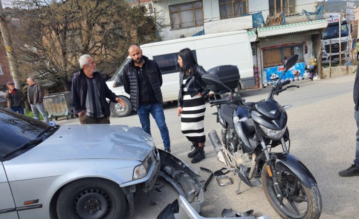 Karabük'te otomobille çarpışan motosikletin sürücüsü yaralandı