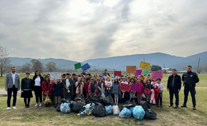 Kargı'da öğrenciler doğa için yürüdü