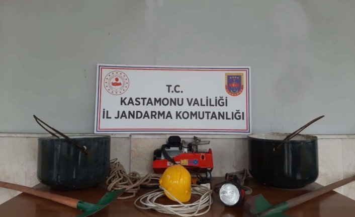 Kastamonu'da kaçak kazı yapan 7 kişi suçüstü yakalandı