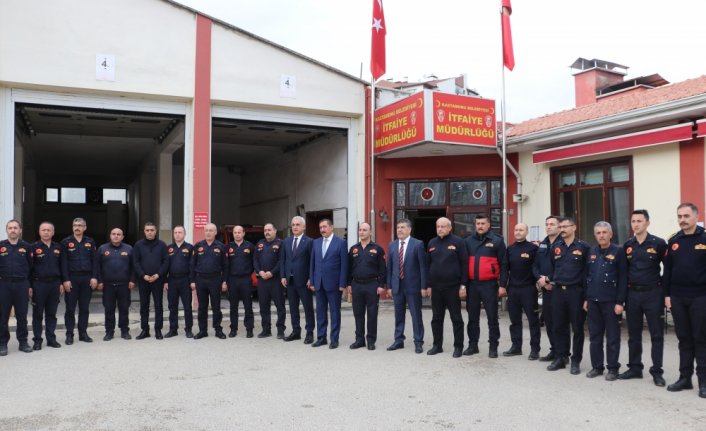 Kastamonu'dan deprem bölgesinde görev yapan itfaiye ekiplerine ziyaret