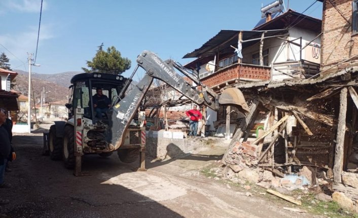 Oğuzlar'da 4 yılda 58 metruk yapı yıkıldı