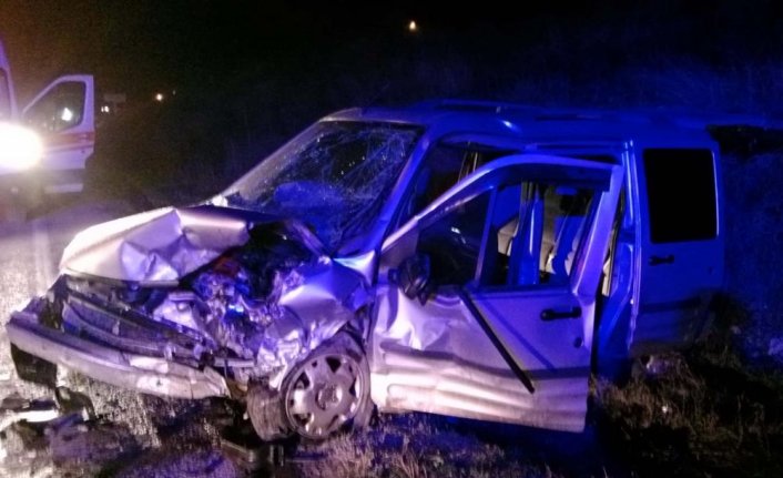 Samsun'da iki otomobilin çarpışması sonucu 7 kişi yaralandı