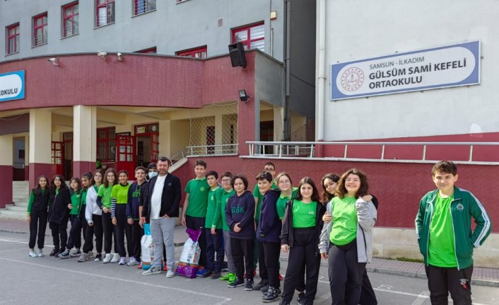 Samsun'da ortaokul öğrencileri deprem bölgesindeki sahipsiz hayvanları unutmadı