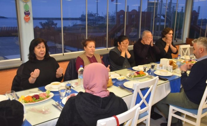 Yakakent Belediye Başkanı Kıyma, depremzede ailelerle iftarda buluştu