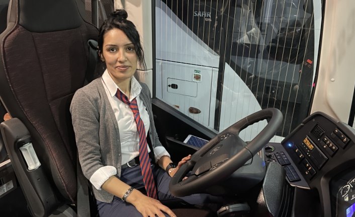 Zonguldak'ta hosteslik yaptığı şehirlerarası otobüsün kaptanı oldu