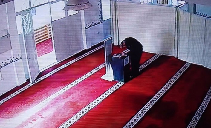 Caminin bağış kutusundan hırsızlık yapan kişi gözaltına alındı